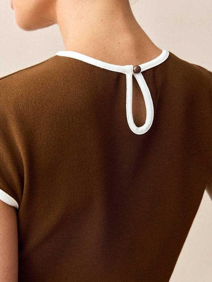 Contrast Trim Round Neck Short Sleeve Tee All Day Comfort