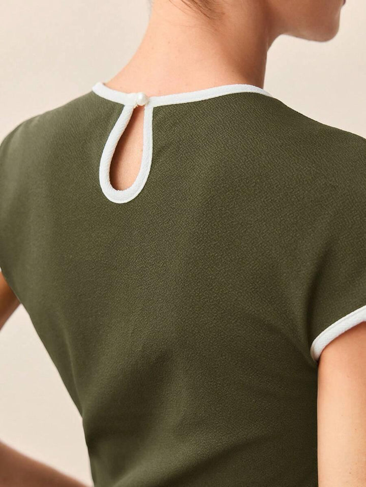 Contrast Trim Round Neck Short Sleeve Tee All Day Comfort