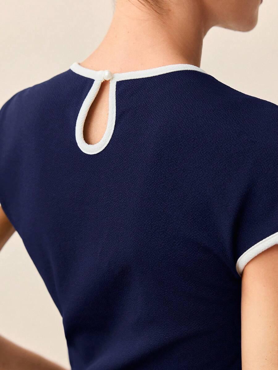 Contrast Trim Round Neck Short Sleeve Tee All Day Comfort